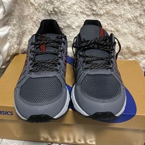 Brand new ASICS 9 1/2 wide